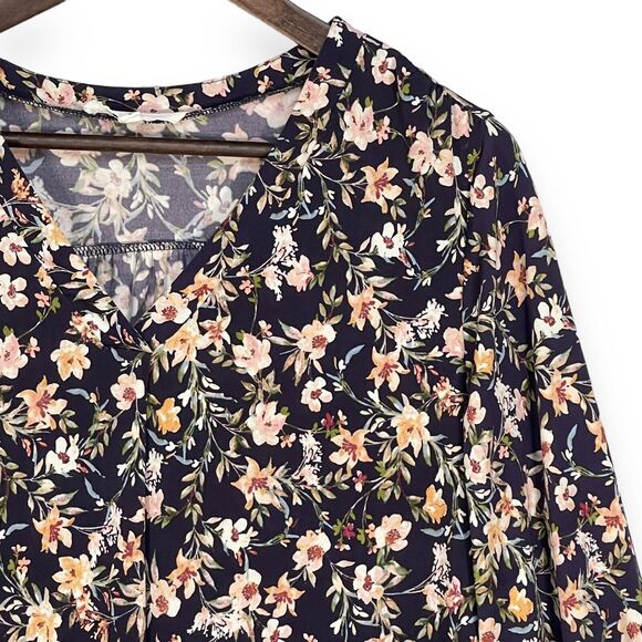 Two by Vince Camuto Blouse Women Size M Floral Multicolor Curved Hem V-neck‎ - Picture 3 of 15